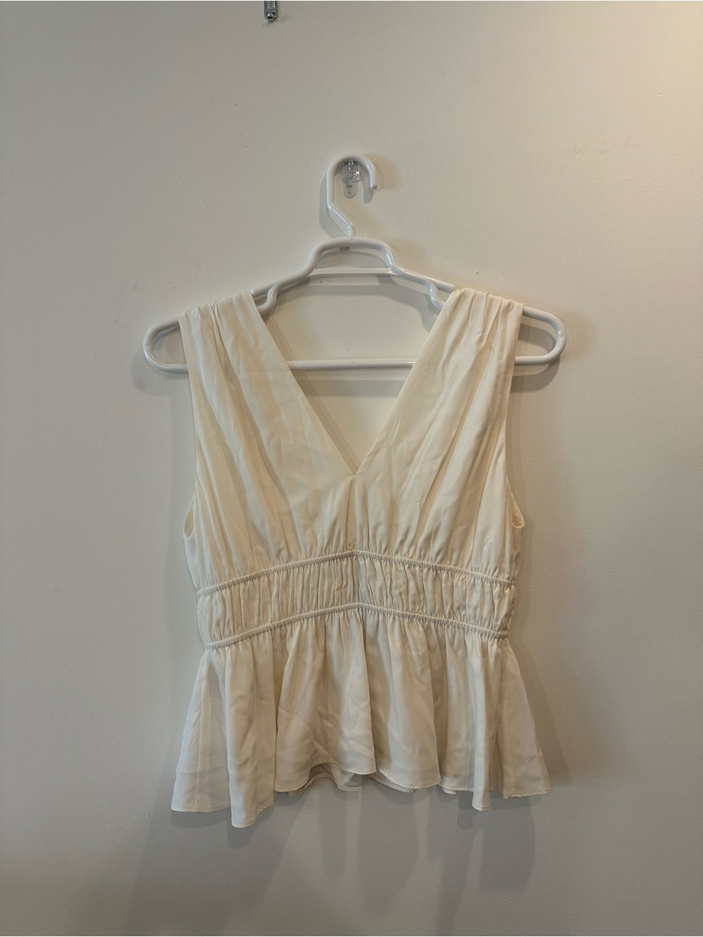 Silk Cream V-Neck Peplum Sleeveless Top Blouse - Banana Republic, Medium, New - Picture 2 of 8